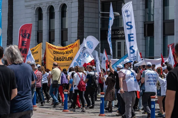 05.01.2022, İzmir, Türkiye, 1 Mayıs yürüyüşü işçi ve işçi gününde düzenlenen büyük mitingle kutlandı