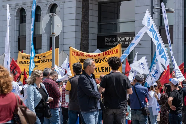 05.01.2022, İzmir, Türkiye, 1 Mayıs yürüyüşü işçi ve işçi gününde düzenlenen büyük mitingle kutlandı