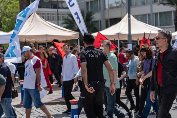 05.01.2022, İzmir, Türkiye, 1 Mayıs yürüyüşü işçi ve işçi gününde düzenlenen büyük mitingle kutlandı