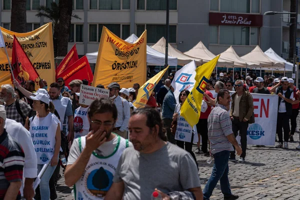 05.01.2022, İzmir, Türkiye, 1 Mayıs yürüyüşü işçi ve işçi gününde düzenlenen büyük mitingle kutlandı