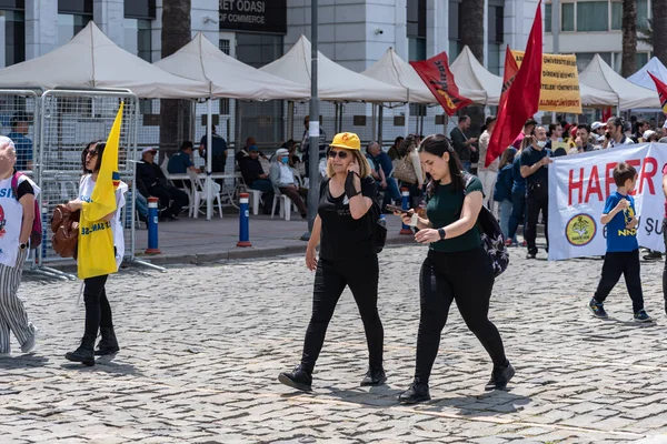 05.01.2022, İzmir, Türkiye, 1 Mayıs yürüyüşü işçi ve işçi gününde düzenlenen büyük mitingle kutlandı