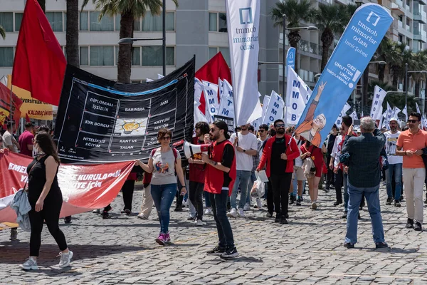 05.01.2022, İzmir, Türkiye, 1 Mayıs yürüyüşü işçi ve işçi gününde düzenlenen büyük mitingle kutlandı