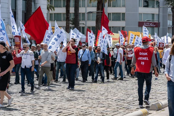 05.01.2022, İzmir, Türkiye, 1 Mayıs yürüyüşü işçi ve işçi gününde düzenlenen büyük mitingle kutlandı