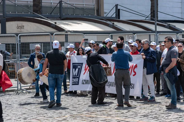 05.01.2022, İzmir, Türkiye, 1 Mayıs yürüyüşü işçi ve işçi gününde düzenlenen büyük mitingle kutlandı