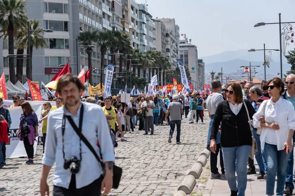 05.01.2022, İzmir, Türkiye, 1 Mayıs yürüyüşü işçi ve işçi gününde düzenlenen büyük mitingle kutlandı