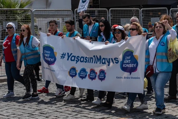 05.01.2022, İzmir, Türkiye, 1 Mayıs yürüyüşü işçi ve işçi gününde düzenlenen büyük mitingle kutlandı