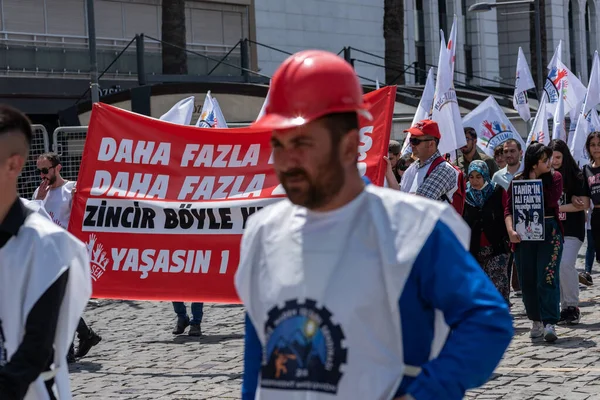 05.01.2022, İzmir, Türkiye, 1 Mayıs yürüyüşü işçi ve işçi gününde düzenlenen büyük mitingle kutlandı