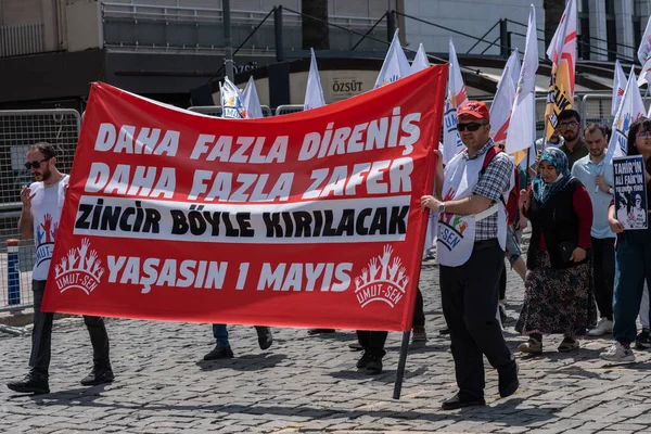 05.01.2022, İzmir, Türkiye, 1 Mayıs yürüyüşü işçi ve işçi gününde düzenlenen büyük mitingle kutlandı