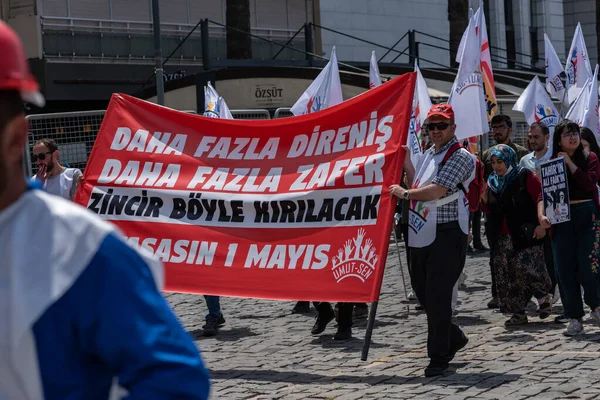 05.01.2022, İzmir, Türkiye, 1 Mayıs yürüyüşü işçi ve işçi gününde düzenlenen büyük mitingle kutlandı