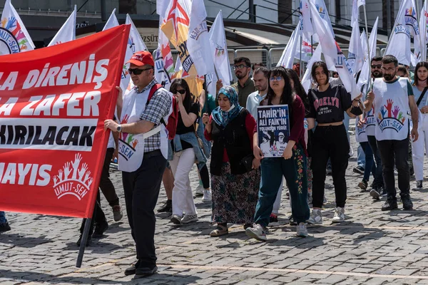 05.01.2022, İzmir, Türkiye, 1 Mayıs yürüyüşü işçi ve işçi gününde düzenlenen büyük mitingle kutlandı
