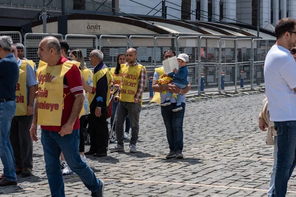 05.01.2022, İzmir, Türkiye, 1 Mayıs yürüyüşü işçi ve işçi gününde düzenlenen büyük mitingle kutlandı