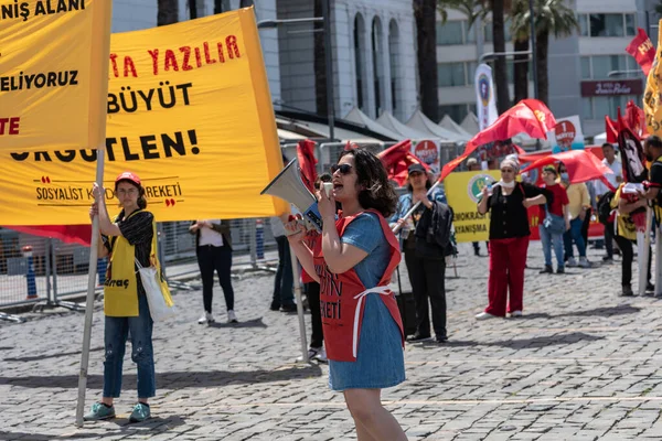 05.01.2022, İzmir, Türkiye, 1 Mayıs yürüyüşü işçi ve işçi gününde düzenlenen büyük mitingle kutlandı