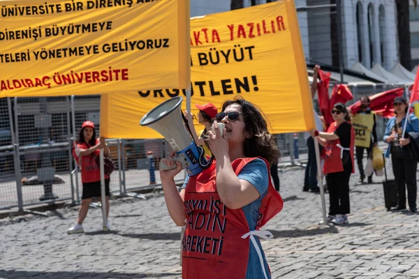 05.01.2022, İzmir, Türkiye, 1 Mayıs yürüyüşü işçi ve işçi gününde düzenlenen büyük mitingle kutlandı