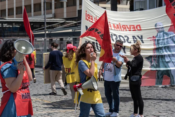 05.01.2022, İzmir, Türkiye, 1 Mayıs yürüyüşü işçi ve işçi gününde düzenlenen büyük mitingle kutlandı