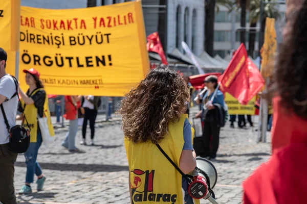 05.01.2022, İzmir, Türkiye, 1 Mayıs yürüyüşü işçi ve işçi gününde düzenlenen büyük mitingle kutlandı