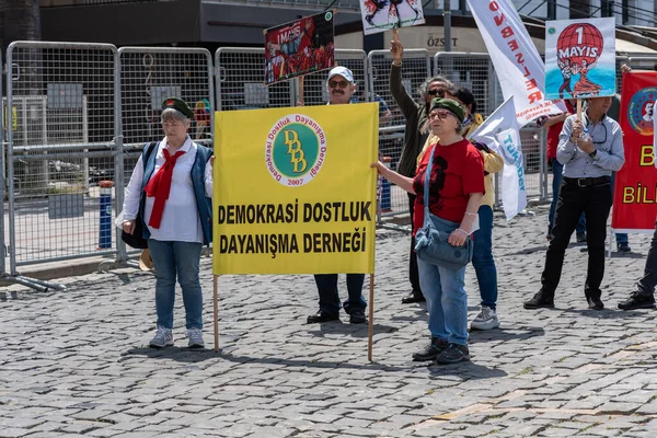 05.01.2022, İzmir, Türkiye, 1 Mayıs yürüyüşü işçi ve işçi gününde düzenlenen büyük mitingle kutlandı