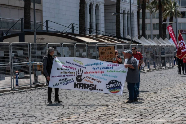 05.01.2022, İzmir, Türkiye, 1 Mayıs yürüyüşü işçi ve işçi gününde düzenlenen büyük mitingle kutlandı