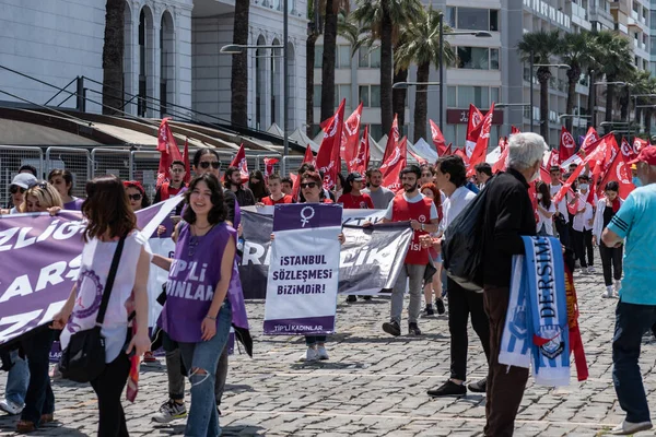 05.01.2022, İzmir, Türkiye, 1 Mayıs yürüyüşü işçi ve işçi gününde düzenlenen büyük mitingle kutlandı