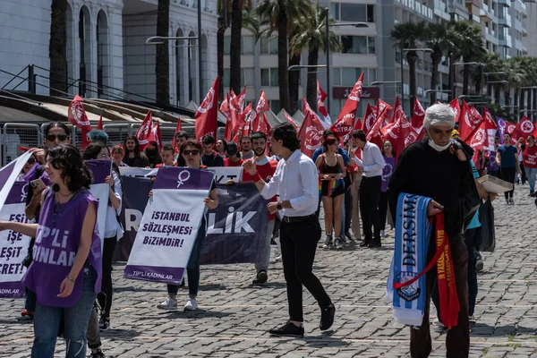 05.01.2022, İzmir, Türkiye, 1 Mayıs yürüyüşü işçi ve işçi gününde düzenlenen büyük mitingle kutlandı