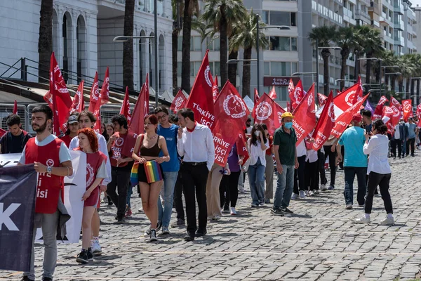 05.01.2022, İzmir, Türkiye, 1 Mayıs yürüyüşü işçi ve işçi gününde düzenlenen büyük mitingle kutlandı
