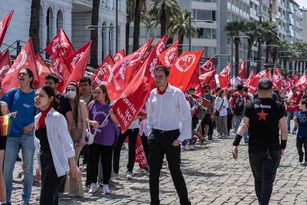 05.01.2022, İzmir, Türkiye, 1 Mayıs yürüyüşü işçi ve işçi gününde düzenlenen büyük mitingle kutlandı
