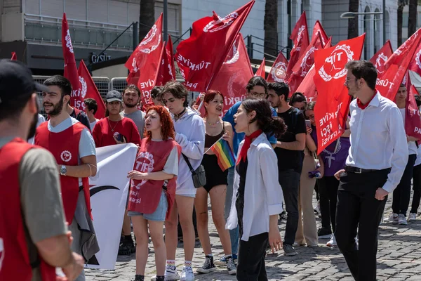 05.01.2022, İzmir, Türkiye, 1 Mayıs yürüyüşü işçi ve işçi gününde düzenlenen büyük mitingle kutlandı