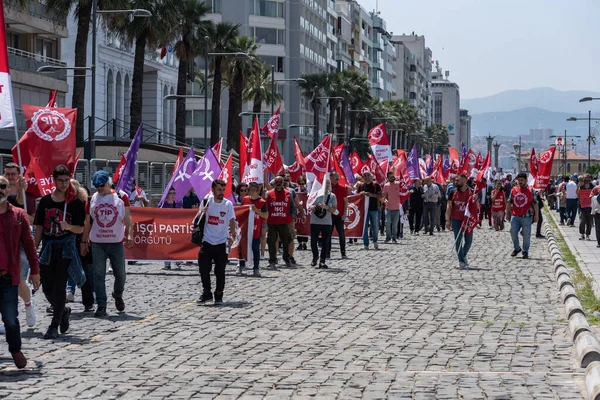 05.01.2022, İzmir, Türkiye, 1 Mayıs yürüyüşü işçi ve işçi gününde düzenlenen büyük mitingle kutlandı