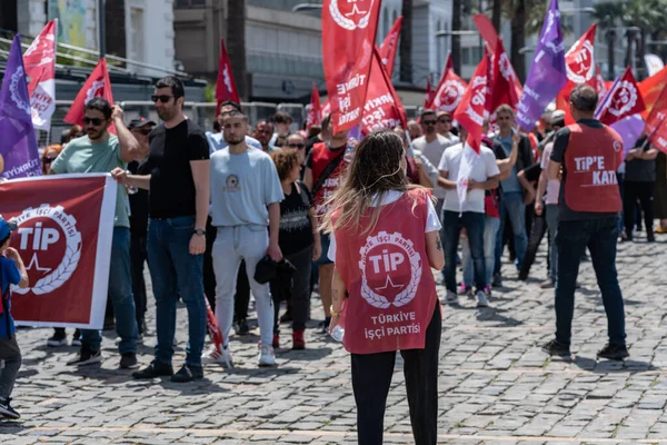 05.01.2022, İzmir, Türkiye, 1 Mayıs yürüyüşü işçi ve işçi gününde düzenlenen büyük mitingle kutlandı