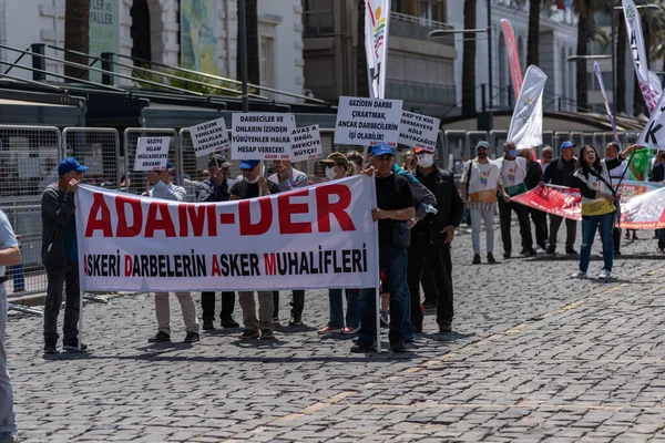 05.01.2022, İzmir, Türkiye, 1 Mayıs yürüyüşü işçi ve işçi gününde düzenlenen büyük mitingle kutlandı