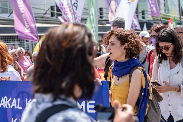 05.01.2022, İzmir, Türkiye, 1 Mayıs yürüyüşü işçi ve işçi gününde düzenlenen büyük mitingle kutlandı