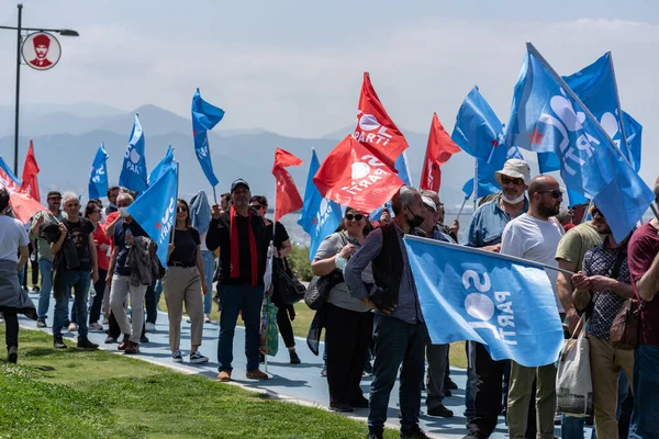 05.01.2022, İzmir, Türkiye, Edip Akbayram konseri 1 Mayıs 'ta İzmir' de düzenlenen mitingde coşkuyla dinlendi..