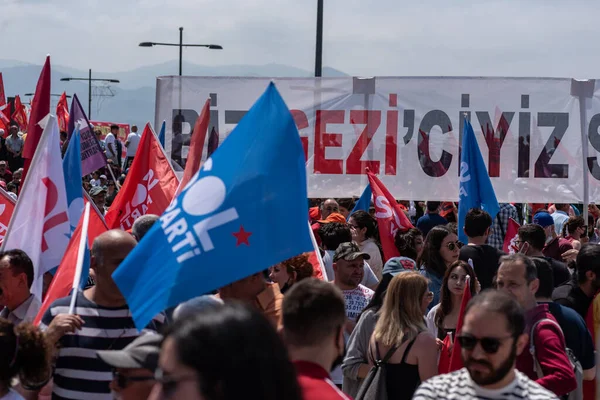05.01.2022, İzmir, Türkiye, Edip Akbayram konseri 1 Mayıs 'ta İzmir' de düzenlenen mitingde coşkuyla dinlendi..