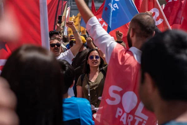 05.01.2022, İzmir, Türkiye, Edip Akbayram konseri 1 Mayıs 'ta İzmir' de düzenlenen mitingde coşkuyla dinlendi..