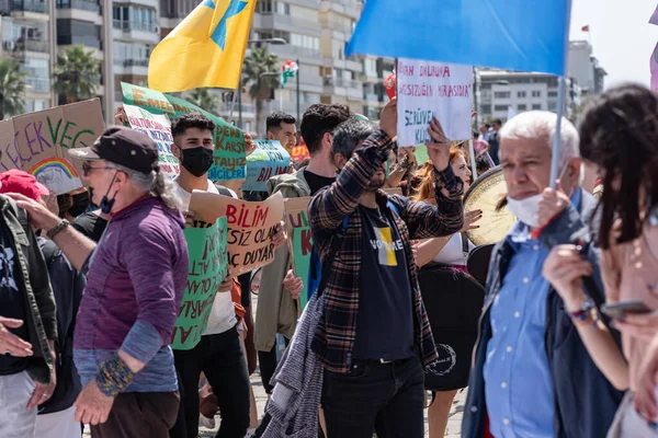 05.01.2022, İzmir, Türkiye, Edip Akbayram konseri 1 Mayıs 'ta İzmir' de düzenlenen mitingde coşkuyla dinlendi..