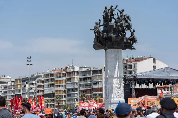 05.01.2022, İzmir, Türkiye, Edip Akbayram konseri 1 Mayıs 'ta İzmir' de düzenlenen mitingde coşkuyla dinlendi..