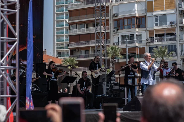 05.01.2022, İzmir, Türkiye, Edip Akbayram konseri 1 Mayıs 'ta İzmir' de düzenlenen mitingde coşkuyla dinlendi..