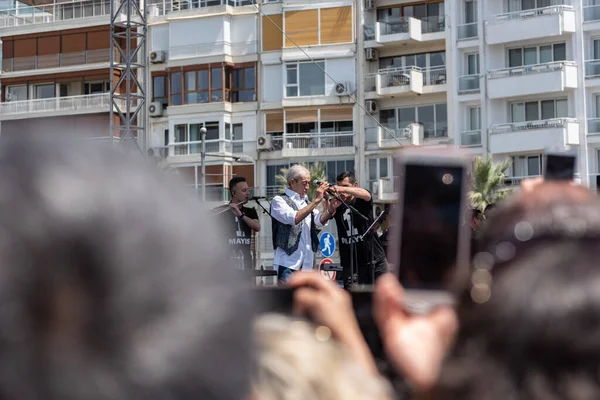 05.01.2022, İzmir, Türkiye, Edip Akbayram konseri 1 Mayıs 'ta İzmir' de düzenlenen mitingde coşkuyla dinlendi..
