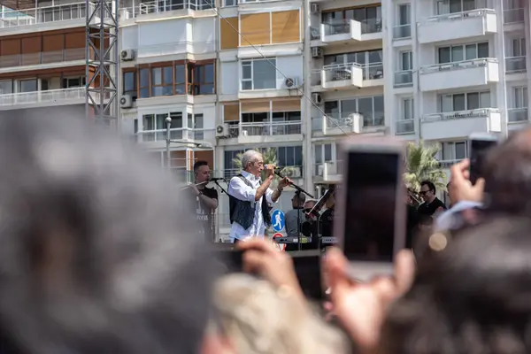 05.01.2022, İzmir, Türkiye, Edip Akbayram konseri 1 Mayıs 'ta İzmir' de düzenlenen mitingde coşkuyla dinlendi..