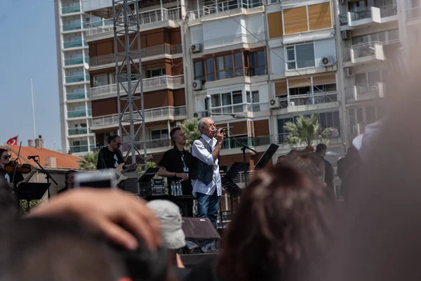 05.01.2022, İzmir, Türkiye, Edip Akbayram konseri 1 Mayıs 'ta İzmir' de düzenlenen mitingde coşkuyla dinlendi..