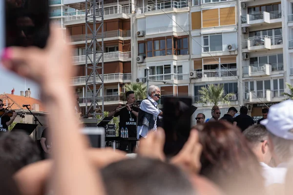 05.01.2022, İzmir, Türkiye, Edip Akbayram konseri 1 Mayıs 'ta İzmir' de düzenlenen mitingde coşkuyla dinlendi..