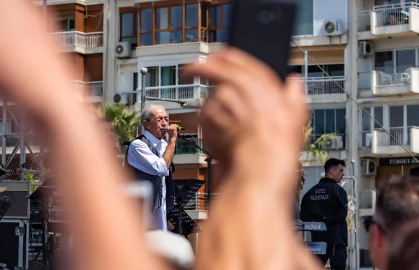 05.01.2022, İzmir, Türkiye, Edip Akbayram konseri 1 Mayıs 'ta İzmir' de düzenlenen mitingde coşkuyla dinlendi..
