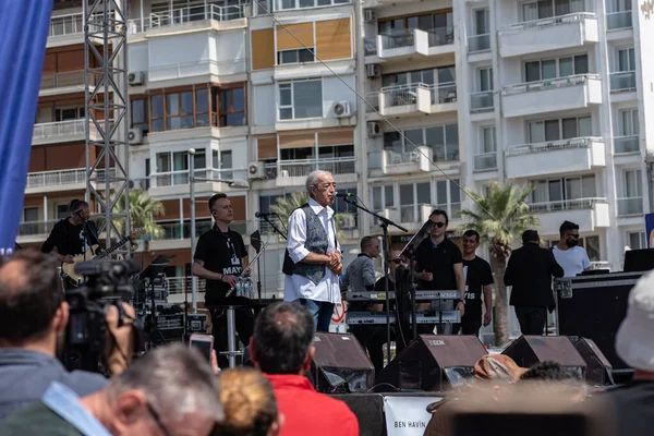 05.01.2022, İzmir, Türkiye, Edip Akbayram konseri 1 Mayıs 'ta İzmir' de düzenlenen mitingde coşkuyla dinlendi..