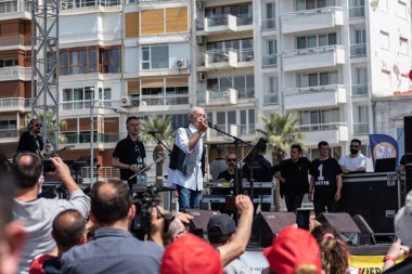 05.01.2022, İzmir, Türkiye, Edip Akbayram konseri 1 Mayıs 'ta İzmir' de düzenlenen mitingde coşkuyla dinlendi..