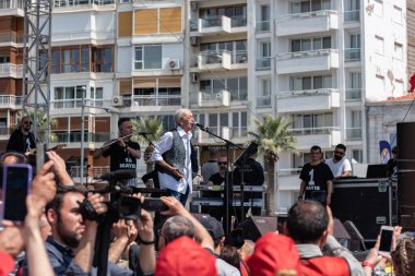 05.01.2022, İzmir, Türkiye, Edip Akbayram konseri 1 Mayıs 'ta İzmir' de düzenlenen mitingde coşkuyla dinlendi..