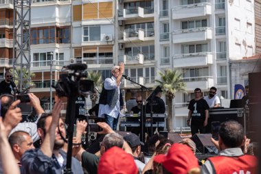 05.01.2022, İzmir, Türkiye, Edip Akbayram konseri 1 Mayıs 'ta İzmir' de düzenlenen mitingde coşkuyla dinlendi..