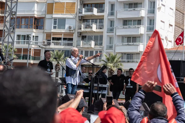 05.01.2022, İzmir, Türkiye, Edip Akbayram konseri 1 Mayıs 'ta İzmir' de düzenlenen mitingde coşkuyla dinlendi..