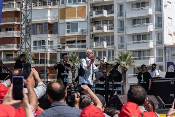 05.01.2022, İzmir, Türkiye, Edip Akbayram konseri 1 Mayıs 'ta İzmir' de düzenlenen mitingde coşkuyla dinlendi..
