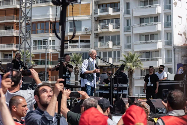 05.01.2022, İzmir, Türkiye, Edip Akbayram konseri 1 Mayıs 'ta İzmir' de düzenlenen mitingde coşkuyla dinlendi..
