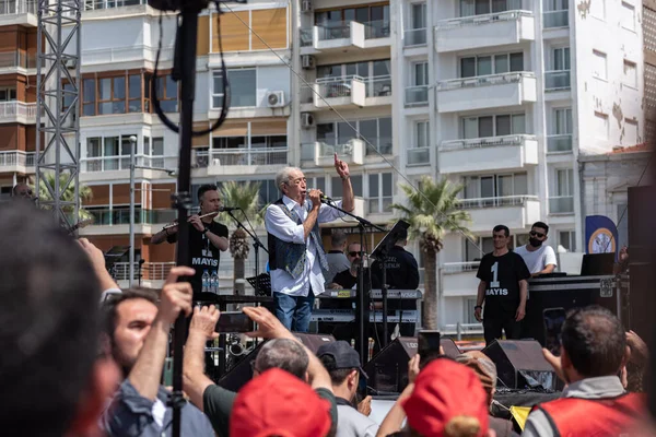 05.01.2022, İzmir, Türkiye, Edip Akbayram konseri 1 Mayıs 'ta İzmir' de düzenlenen mitingde coşkuyla dinlendi..