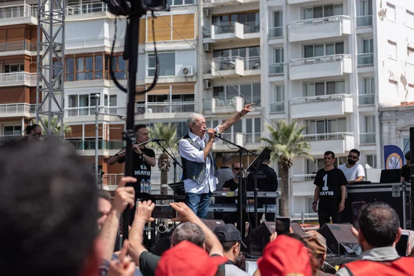 05.01.2022, İzmir, Türkiye, Edip Akbayram konseri 1 Mayıs 'ta İzmir' de düzenlenen mitingde coşkuyla dinlendi..